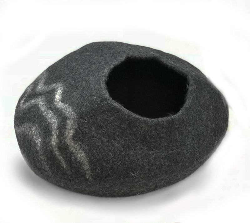 Eco-friendly 40cm cat cave made from 100% natural wool - handmade shaped felt