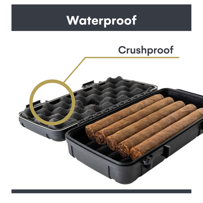 Cigar travel humidors with integrated humidifier disc. Airtight