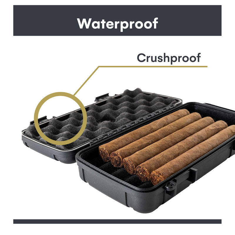 Cigar travel humidors with integrated humidifier disc. Airtight