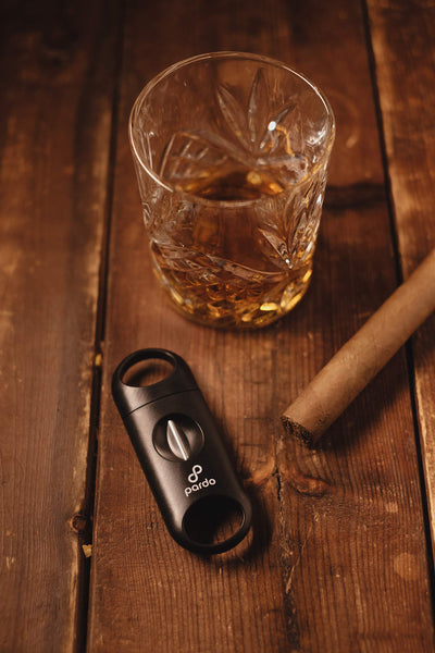 Vcut cigar cutter